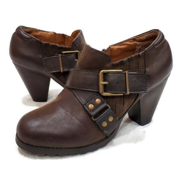 Crown Vintage Buckled Brown Heeled Ankle Boot with Wrap Around Straps, 7M